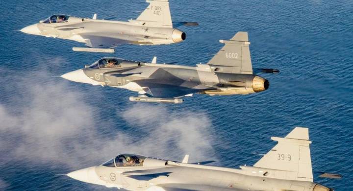 Cláusulas especiales podrían ´mandar a volar´ intención de Gustavo Petro de publicar contratos de adquisición de aviones Gripen