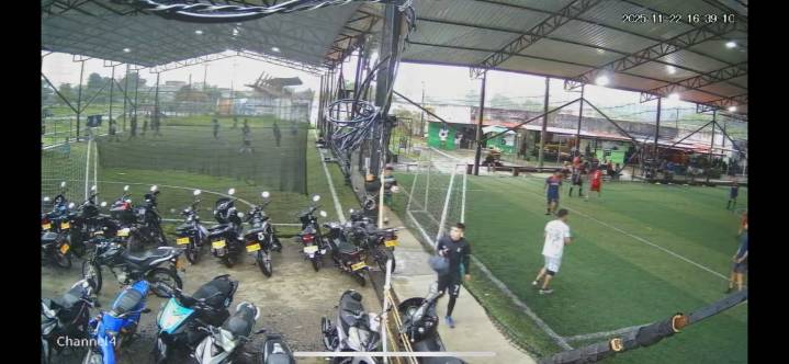 Robaron jugadores en cancha sintética