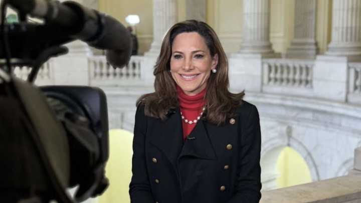 La congresista María Elvira Salazar presentará en Miami su libro Dignity Not Citizenship con una visión bipartidista sobre inmigración