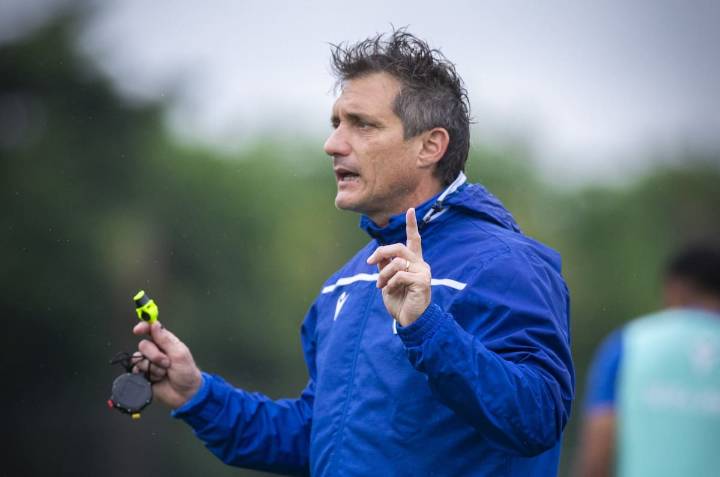 "No sé el sentido". El Mellizo Guillermo: qué pidió el DT de Vélez a raíz del insólito título dado a Rosario Central