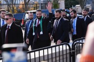 Trump recibe en la Casa Blanca en un encuentro de perfil bajo al presidente sirio, un ex comandante de Al Qaeda