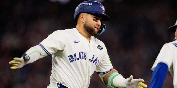 Bo Bichette declines qualifying offer from Blue Jays