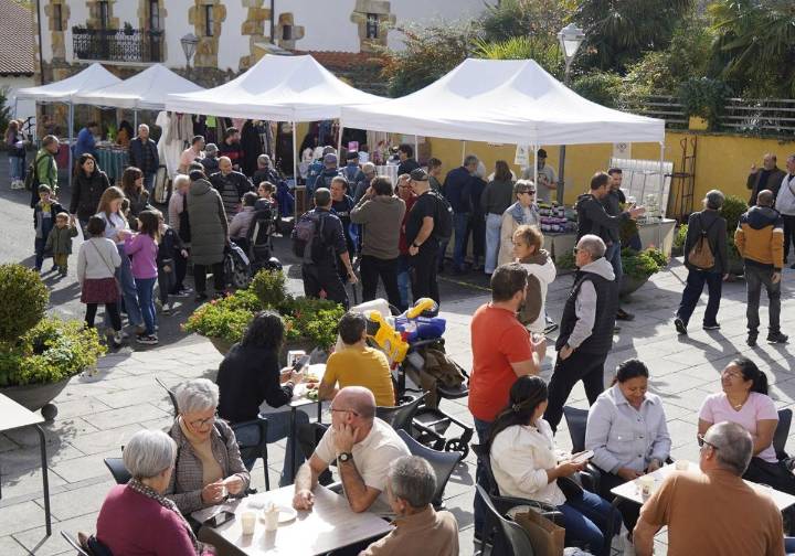 Giro bero eta jendetsuan ospatu a Mutiloako 17. Txerri Azoka