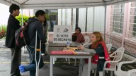Cierran las urnas del referéndum en Ecuador y se inicia el escrutinio de votos