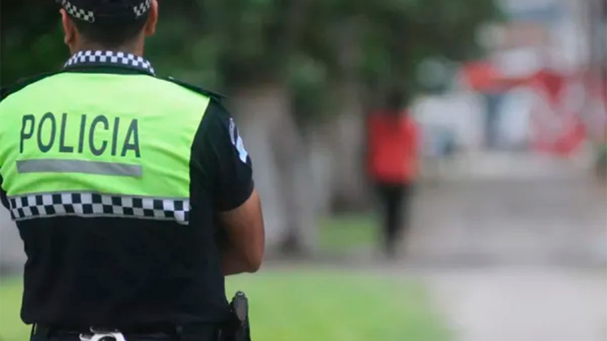 Cesaron a un agente policial en Tucumán por difundir imágenes íntimas con el uniforme