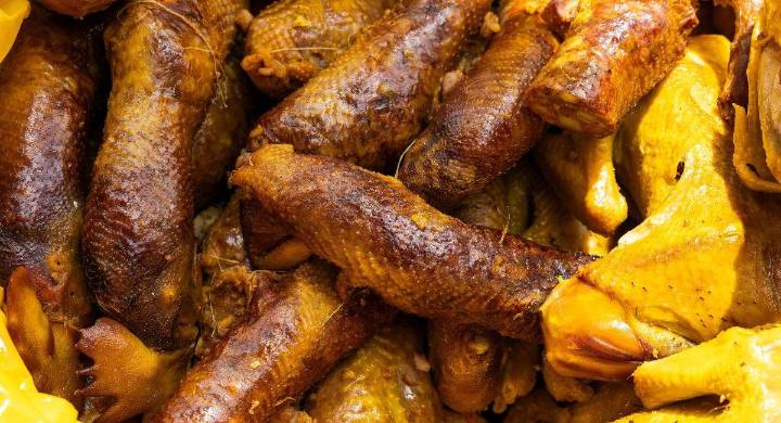 En Boyacá se puede disfrutar de una versión curiosa del Sushi, pues viene envuelto en pescuezo de gallina