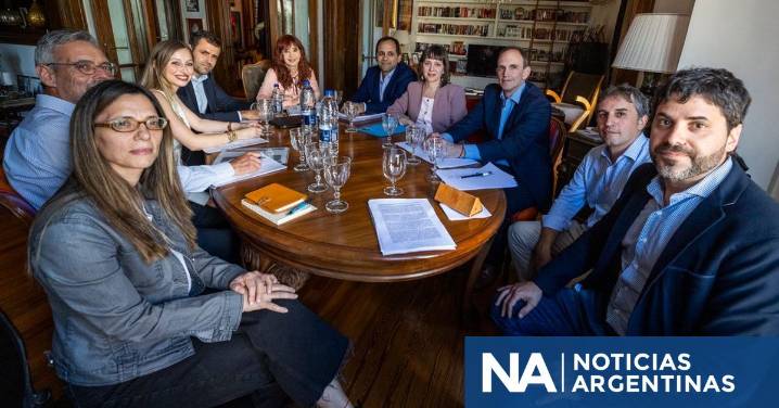 Cristina Kirchner cruzó las críticas por la reunión en su prisión domiciliaria