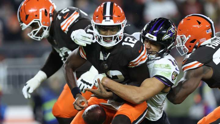 Ravens’ Kyle Hamilton trolls Shedeur Sanders with watch celebration after sack