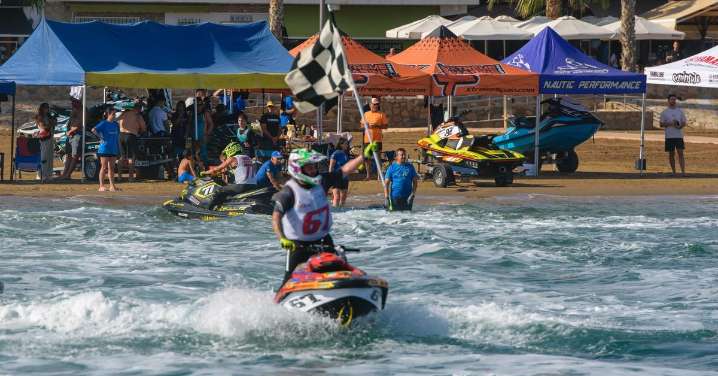 El malagueño Adrián Albuera conquista el oro en el campeonato nacional de motos de agua