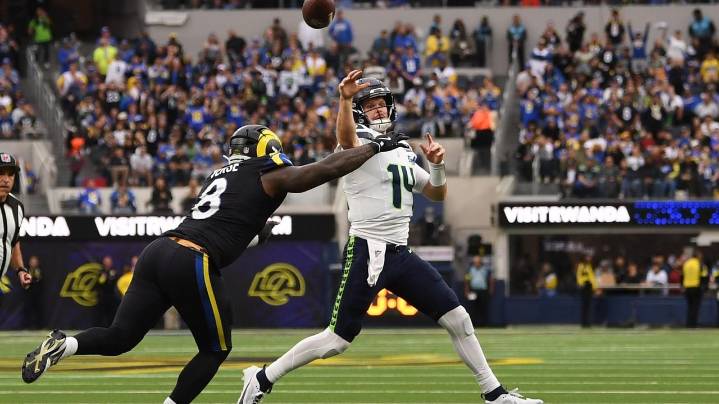 Seahawks find fault in more than Darnold's 4 interceptions in close loss to the Rams
