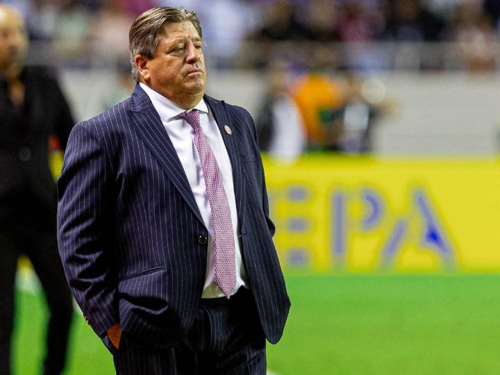 'Piojo' Herrera da la cara por jugadores de Costa Rica