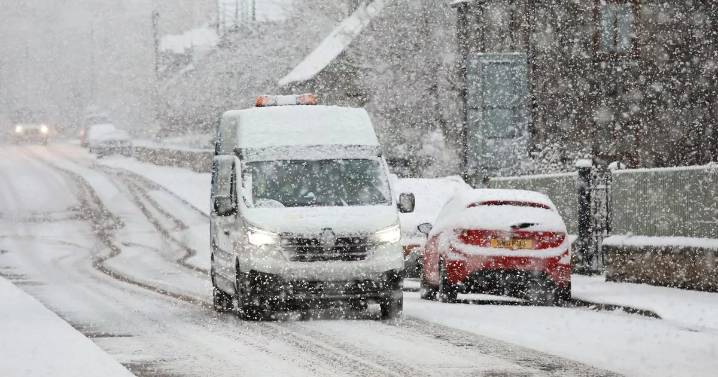 UK weather maps show -9C Arctic freeze as snow falls as far south as Plymouth