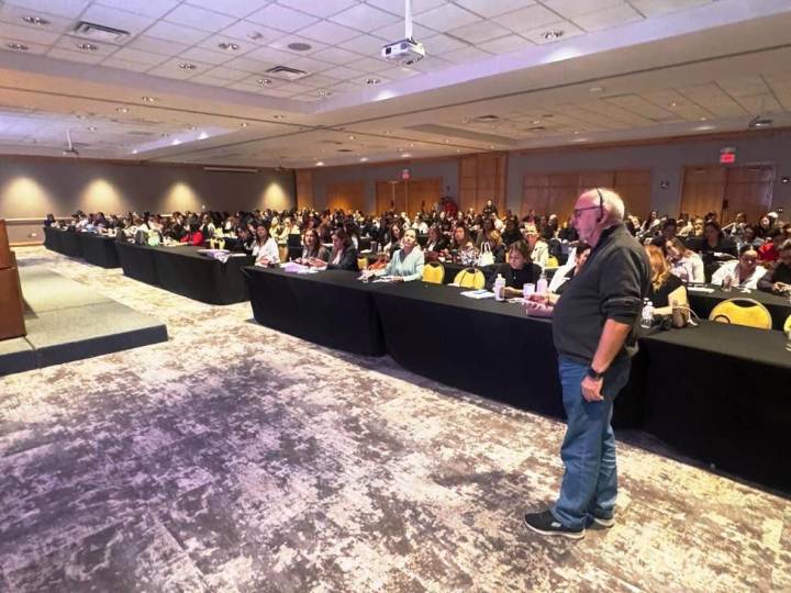 Capacitan a 200 figuras educativas sobre atención del Trastorno del Espectro Autista en estudiantes