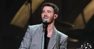 ‘Changing’ Lyrics: Kevin Jonas Release Debut Solo Single – Listen Now! | First Listen, Kevin Jonas, Lyrics, Music 