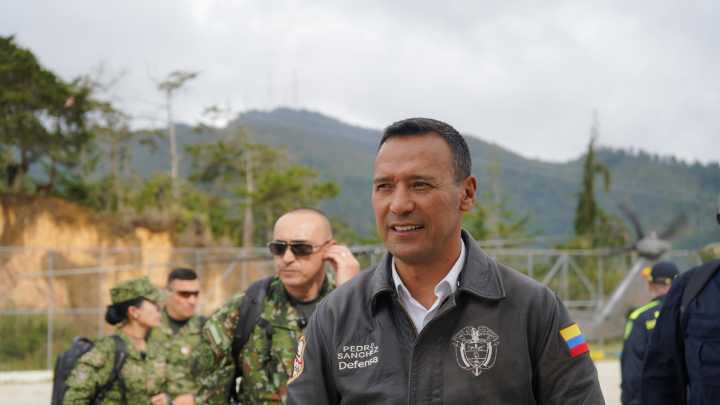 Citarán a moción de censura al ministro de Defensa, Pedro Sánchez, por muerte de siete menores en bombardeo en Guaviare