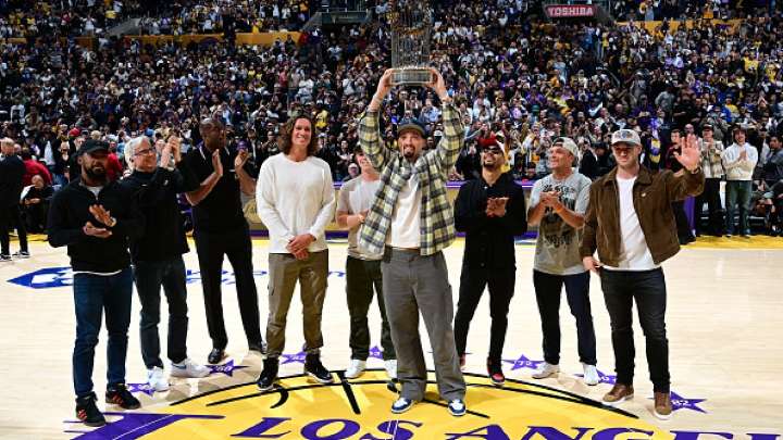 World Series champion Dodgers honored during Lakers 118