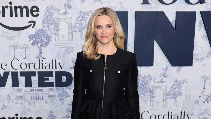 Reese Witherspoon eats dinner, signs books at Beacon Hill Books & Cafe