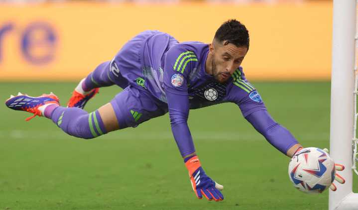 [Video] Camilo Vargas voló y salvó a Colombia para mantener el empate