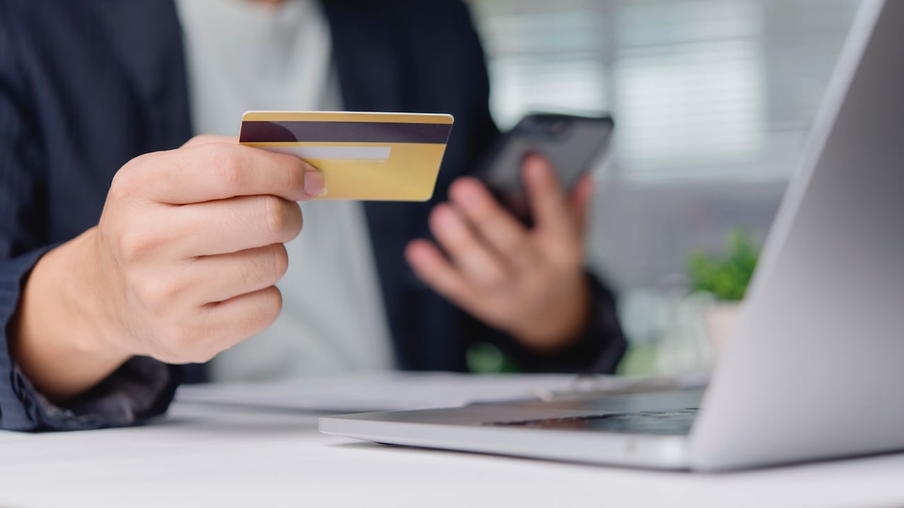 Expertos revelan el método para “comprar barato” que se volvió furor para Navidad y ahora está siendo usado para estafar