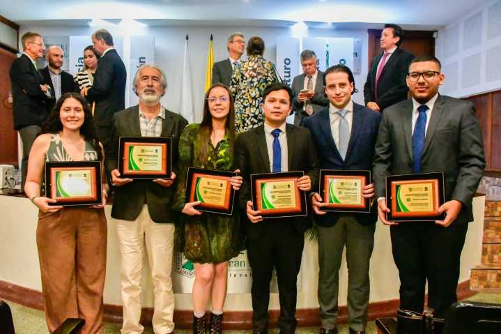 UGC Armenia premió a los mejores del Concurso Nacional en Derecho Económico José Ignacio de Márquez