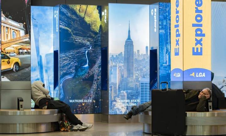 Más de 800 vuelos cancelados en EEUU en “inédita” reducción de tráfico por cierre federal