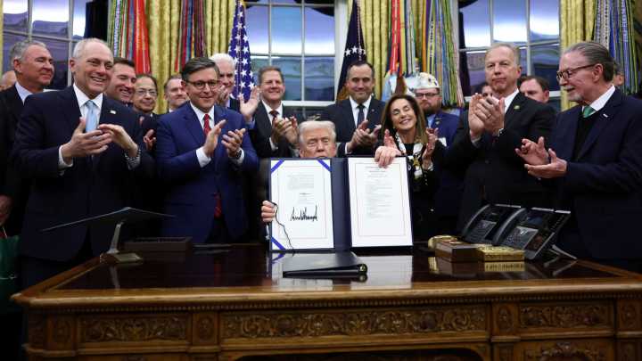 Trump signs bill to end govt shutdown, blames Dems for flight, paycheck delays