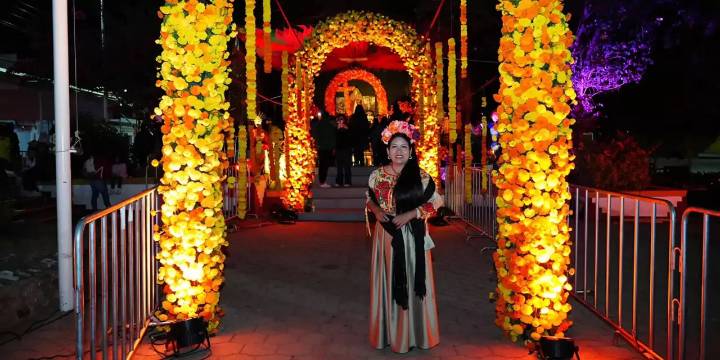 Xoxocotlán vive la noche más luminosa del año: la Velada de los Fieles Difuntos