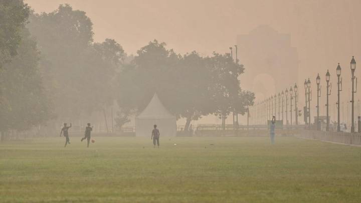 Delhi air quality remains in 'very poor' category, AQI recorded at 311
