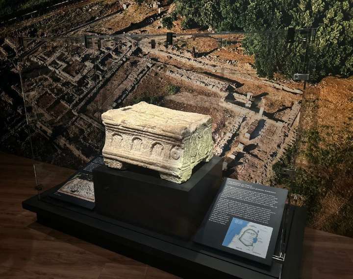 Exhibición de Rollos del Mar Muerto invita a presenciar el "poder" de los textos bíblicos