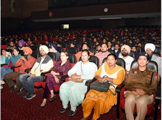 450 kids got to visit the Police Academy in Phillaur as part of the Student Police Cadet program [ FULL VIEW ]