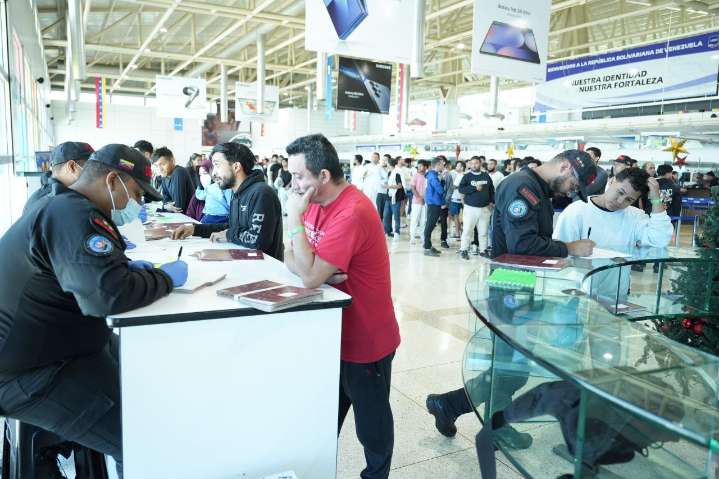 136 venezolanos regresan al país con la Gran Misión Vuelta a la Patria