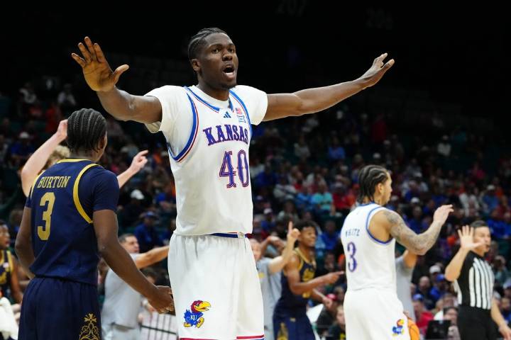 Deadspin | Kansas boasts considerable depth ahead of encounter vs. Syracuse