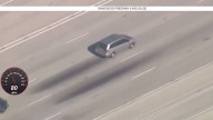 Prófuga evade a la policía por cuatro condados de California antes de huir a México (Video)