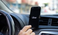 Le roban el carro a un conductor de Uber