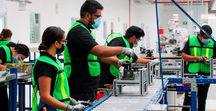 Morena respaldará reducción de jornada laboral a 40 horas: Monreal