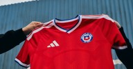 El cóndor se toma “La Roja”: así es la camiseta que acompañará a Chile rumbo al Mundial 2030