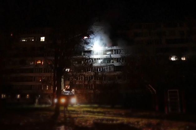 Russia launches wave of attacks on Kyiv even as peace talks continue