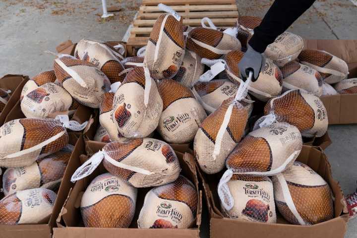 Camión con pavos congelados para donar en Thanksgiving es robado en Riverside