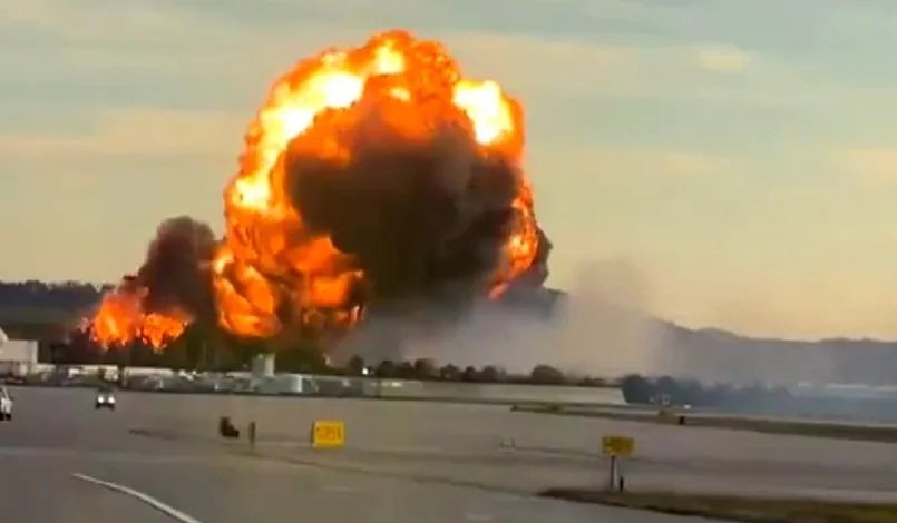 Al menos siete personas murieron al estrellarse un avión mientras despegaba en la ciudad estadounidense de Louisville