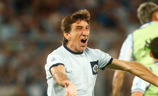 Racing le ganó 3 a 2 a River en la última y clasificó a cuartos de final