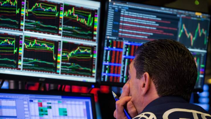 Wall Street abre a la baja y el bitcoin se hunde hasta su nivel más bajo desde abril