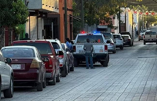 Ordena a su Pitbull atacar a policía para escapar de arresto en Múzquiz