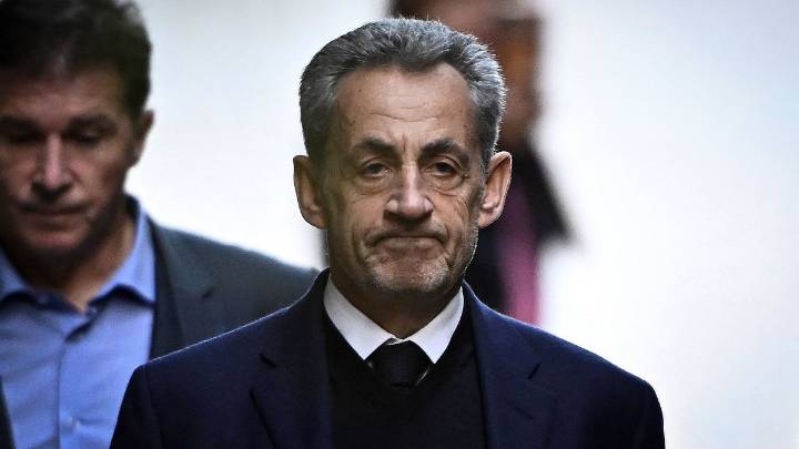 Expresidente Sarkozy fue puesto en libertad condicional tras veinte días en prisión