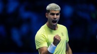 Carlos Alcaraz prendió motores en las ATP Finals, venció a De Miñaur y reanudó la pelea por el N°1