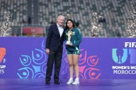 Valentina Murrieta recibe el premio Guante de Oro del Mundial Sub