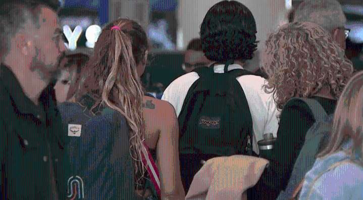 Thanksgiving travelers face uncertainty as shutdown forces 10% flight cuts