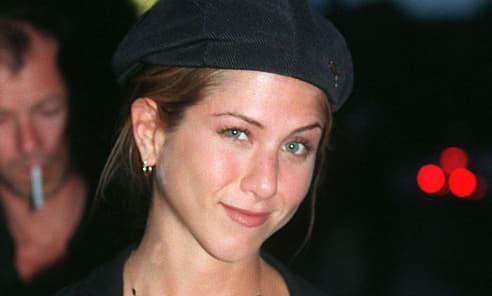 The 1990s cool-girl brown lip is back — here’s how to get the look