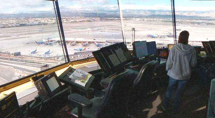 Cierre de gobierno de EU: anuncian reducción de vuelos