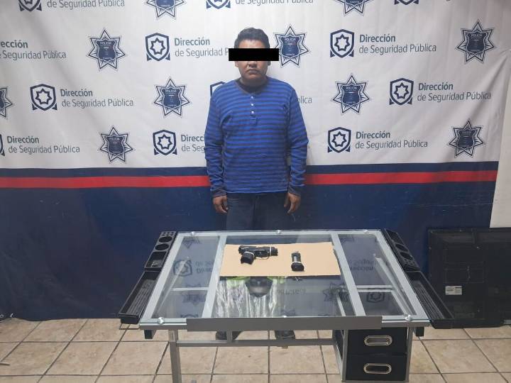 Hombre es detenido en Torreón tras amenazar a policías con un arma de postas
