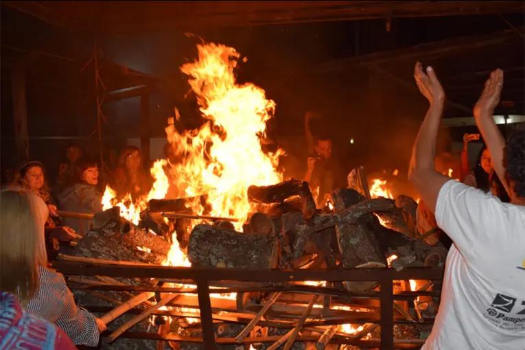 Viale enciende el fuego y pone en marcha su fiesta mayor